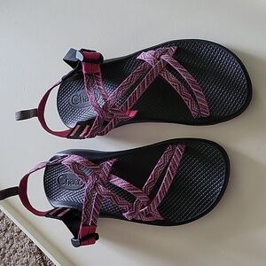 Chaco Women sz 6 Pink/Purple